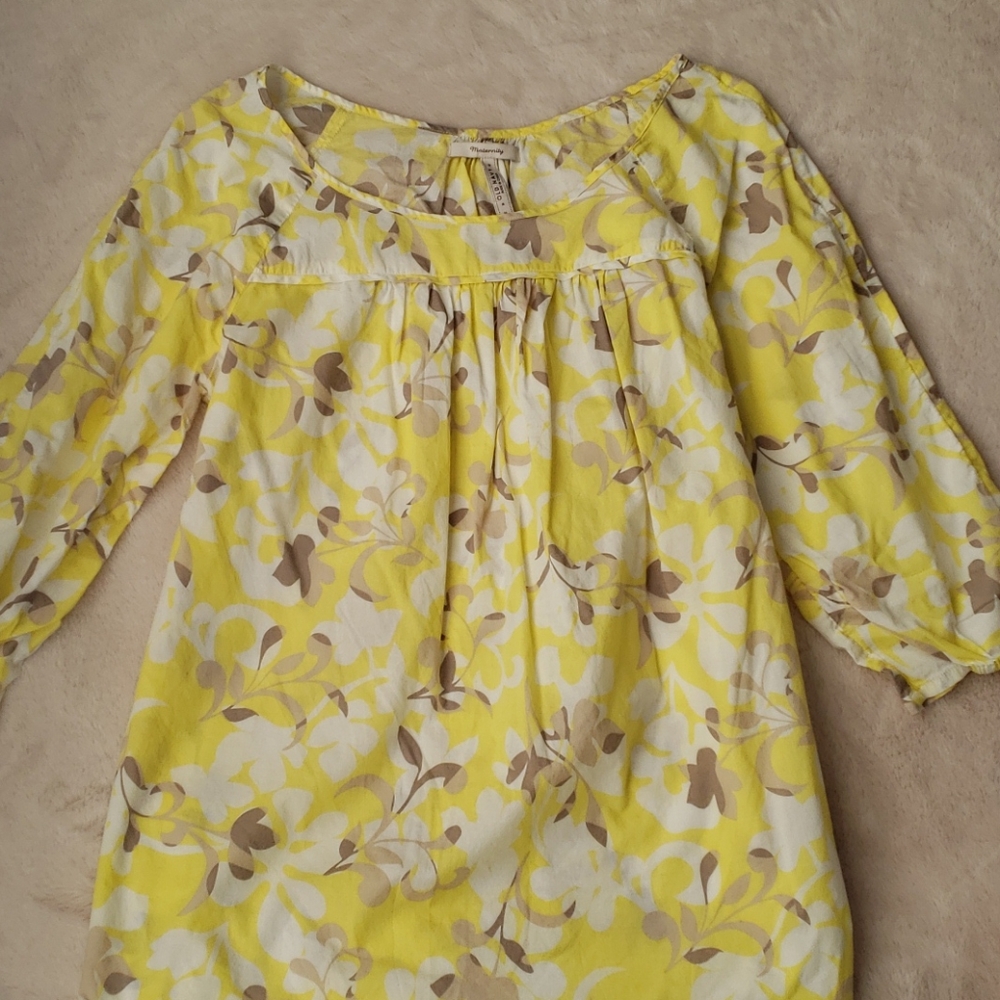 Old Navy maternity top size medium